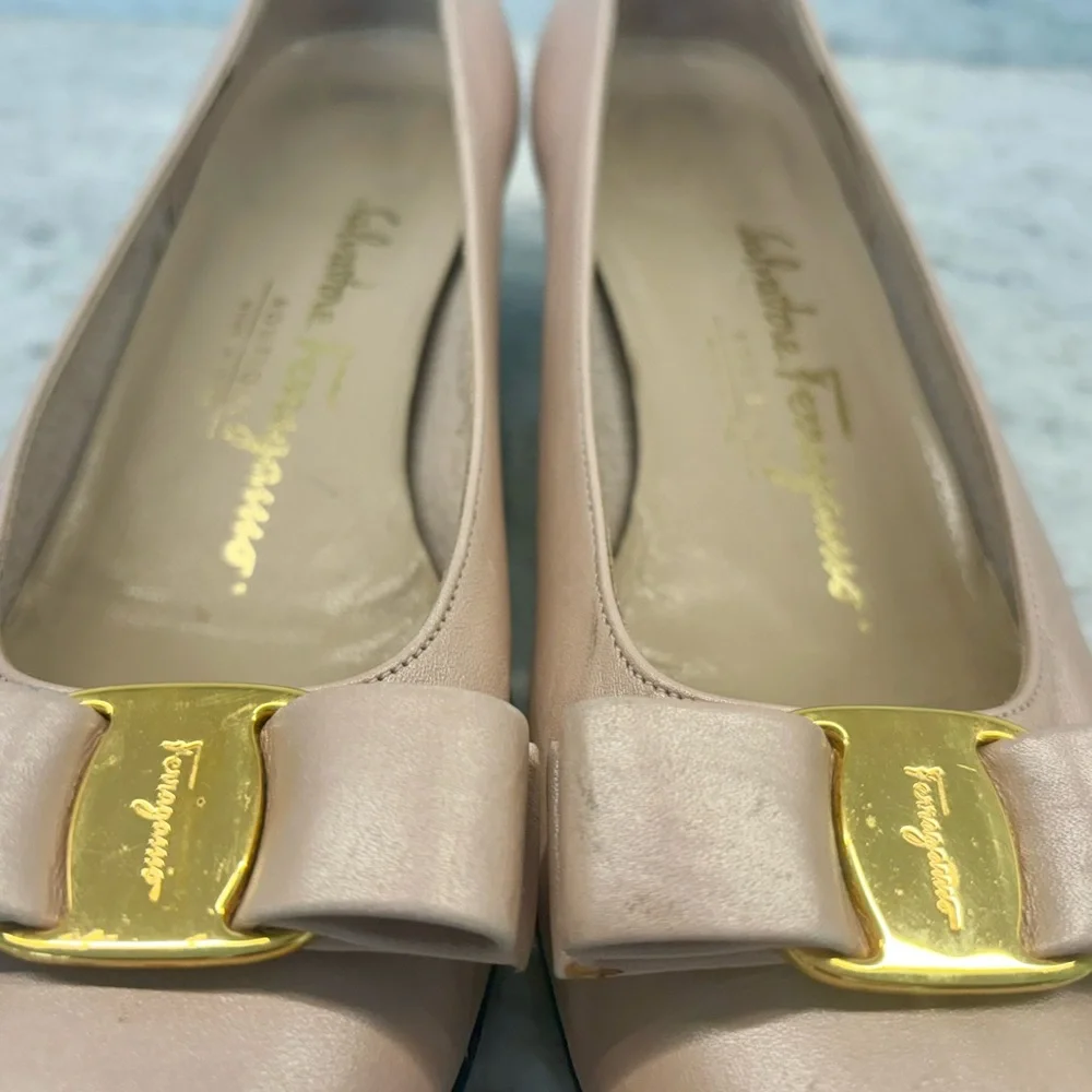 Salvatore Ferragamo Vara Bow Heels in soft pink oyster, size 6B - Picture 8 of 13